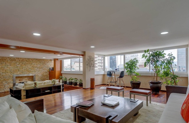 Authentically Decorated PH w/ Jacuzzi in Polanco