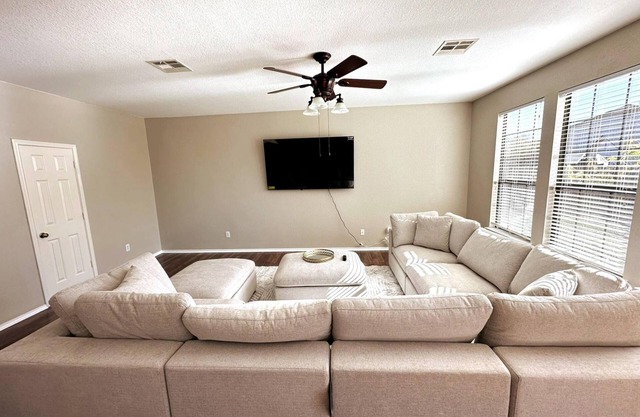 Autin - Family & Groups - Modern Lux