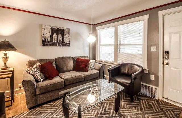 AutoManiac Manor - Great Pontiac Location