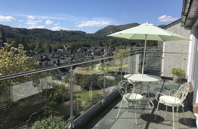 AOÛT SEMAINE à gauche!@ 1110 £! ...incroyable balcon vue parking piscine./ Spa AMBLESIDE