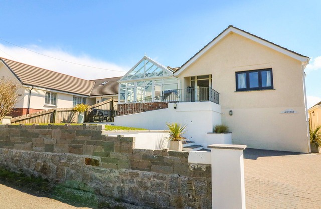 AUVERNE, pet friendly, with open fire in Poundstock