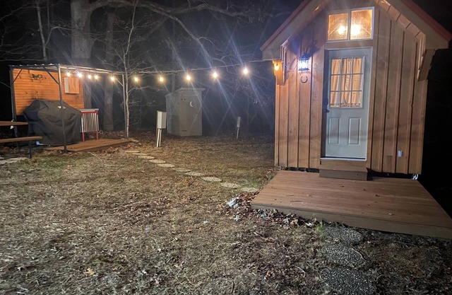 Book now - Private TINY CABIN - Super Clean! By Patoka Lake! French Lick, IN