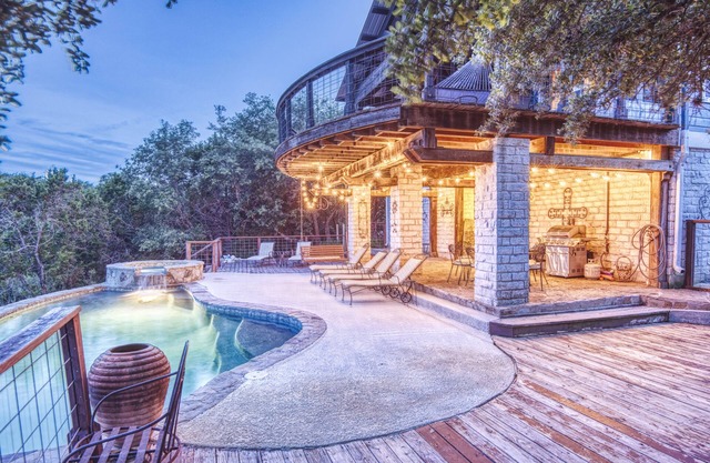 DISPONIBLE! Hill Country Resort Style SPA / POOL-Sleeps 14 (20min DOWNTOWN)