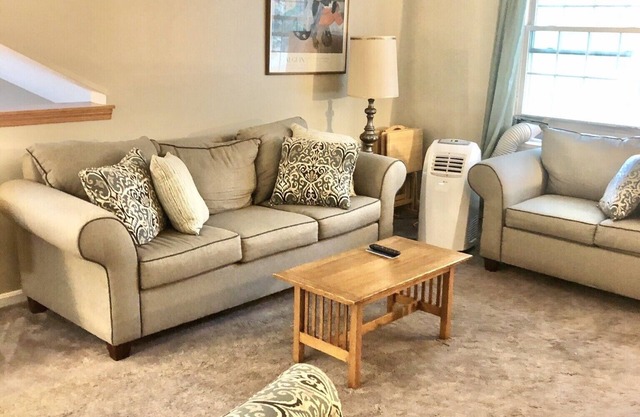 Livre été 2019! 2 BR, 2 salles de bain, 1 mile de la plage et du centre-ville festif