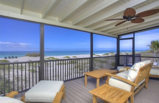 SPÉCIAL HIVER! LUXURY BEACHFRONT HOUSE ON EXCLUSIVE LONGBOAT KEY
