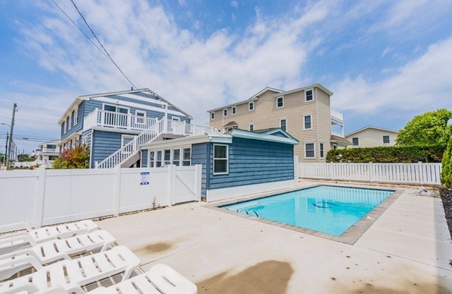 Avalon BEACH BLOCK 2 Bedroom Condo with POOL West Unit / Sleeps 4