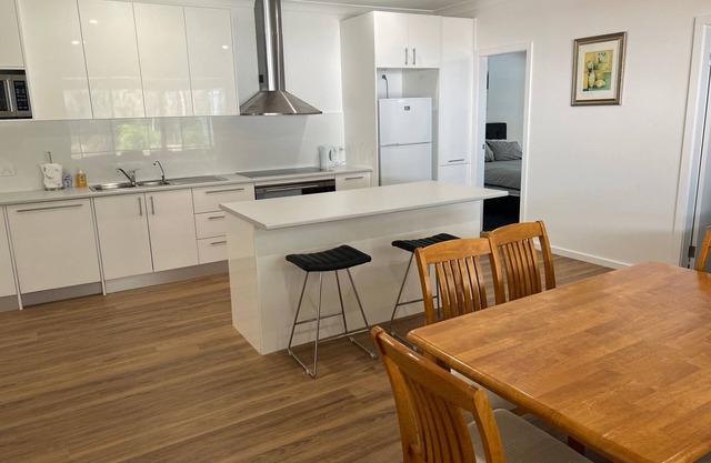 AVALON REST THORNTON 2 Bedroom Apartment in Tranquil Location