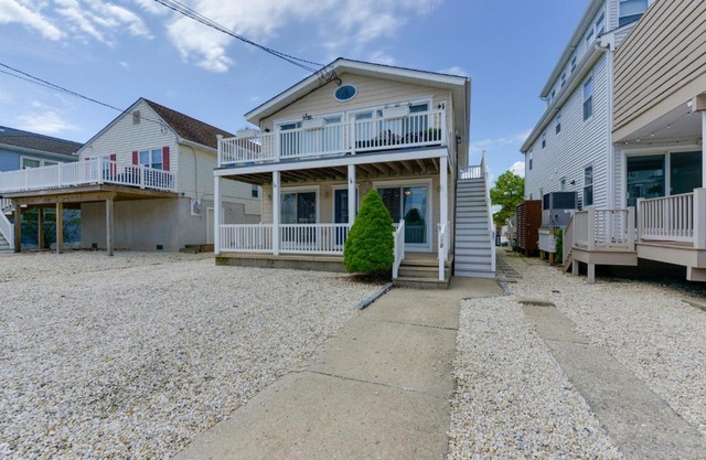 Avalon Vacation Rental with Porch and Grill!