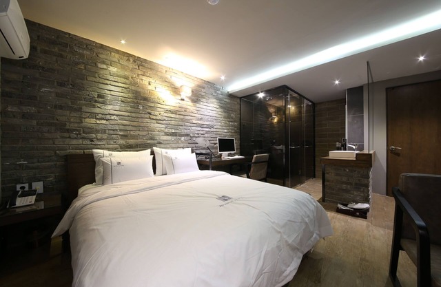 Avenue Hotel