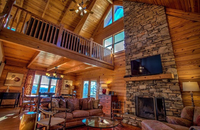 Avery's Creek-Piscine / Jacuzzi-Proche d'Asheville & Shopping / Alimentation / Randonnée.