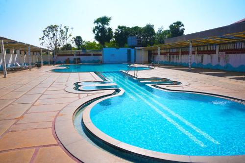 AVM Paalm Meadows Resort