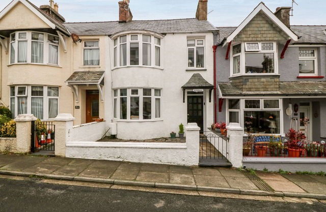 Avondale, BORTH-Y-GEST