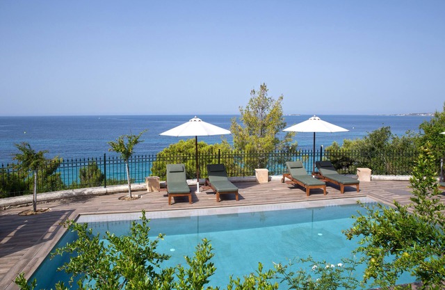 Avra Private Suites