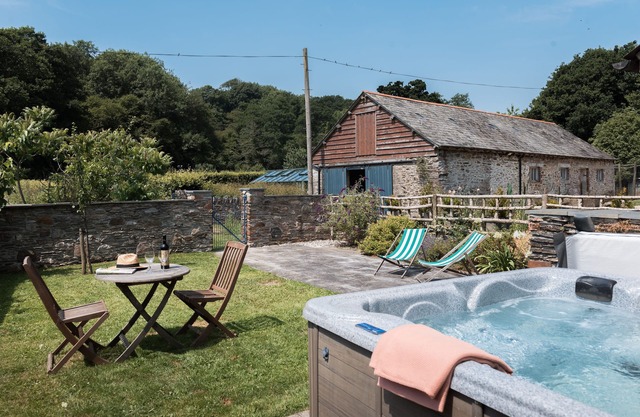 Cottage confortable primé avec bain à remous privé et poêle à bois