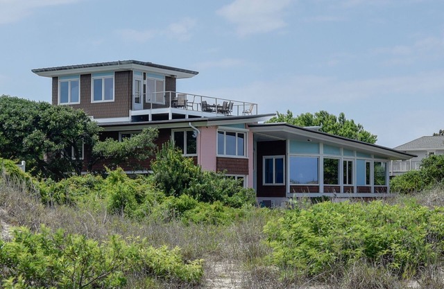 Une Gemme Architecturale sur la Plage la Plus Privée à Virginia Beach