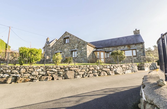 Awel Y Llan, LLANFAIR