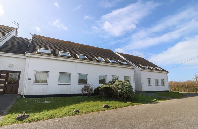 AWEL-Y-MÔR, country holiday cottage in Trearddur Bay