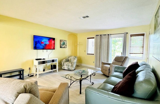 Awesome 1st floor, 2BR apartment at Bay Tree