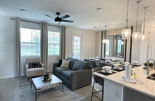 Awesome 3 bedroom townhome close to Orlando 330