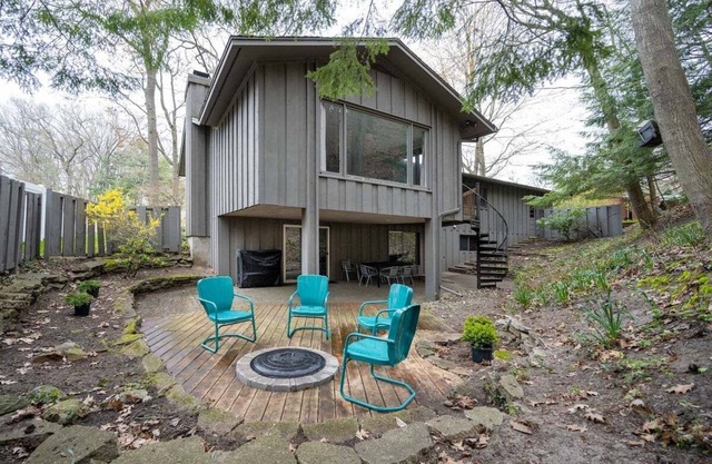 Awesome 4-bedroom near Lake Michigan beaches!