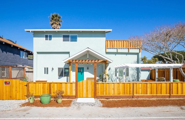 Awesome Beach House 1 block from Pleasure Point!!