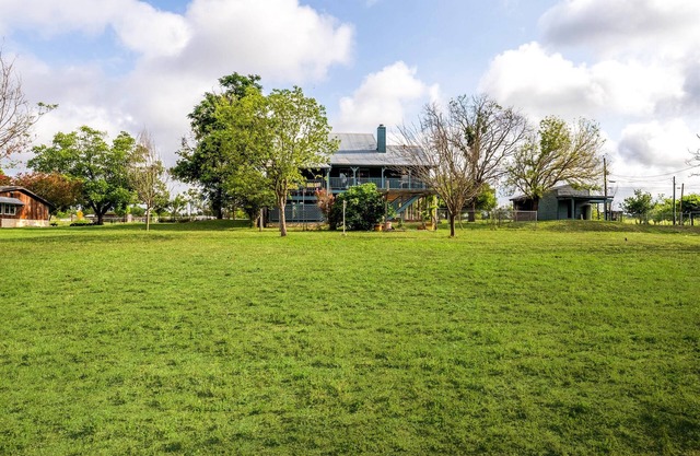 Awesome Comfort River House