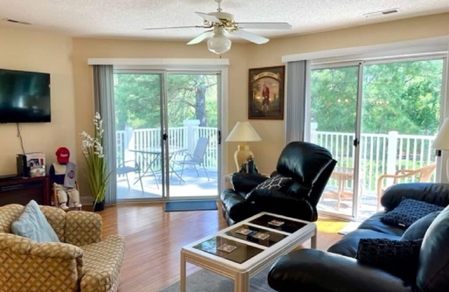 superbe condo surplombant le parcours de golf 9 trous Magnolia