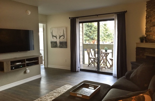 Super affaire sur Belle Remodeled 2 Chambre! Très bien situé, vue, Pool & Spa!