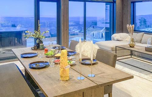 Awesome Home In Hønefoss With Wifi