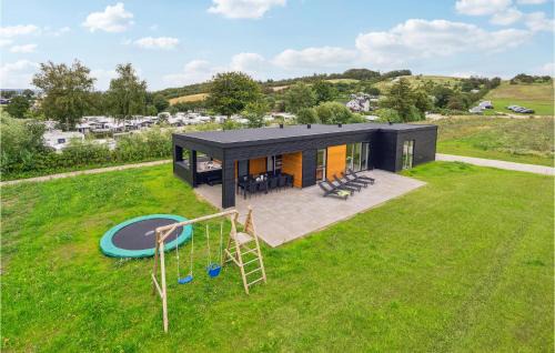 Awesome Home In Løgstrup With Kitchen