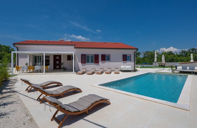Superbe maison à Mali Vareski