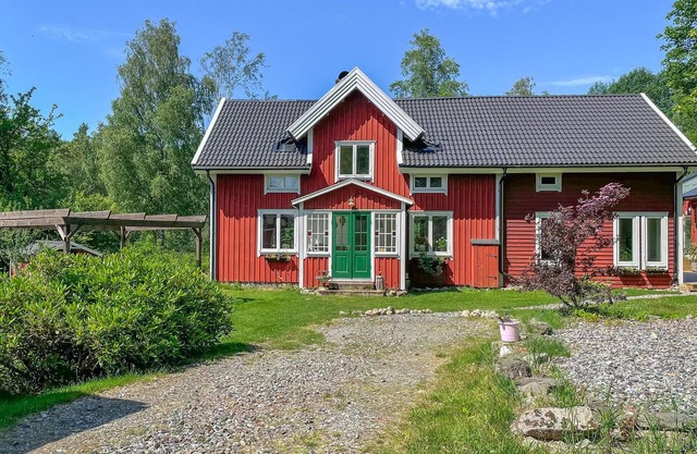 Awesome home in Seglora with WiFi
