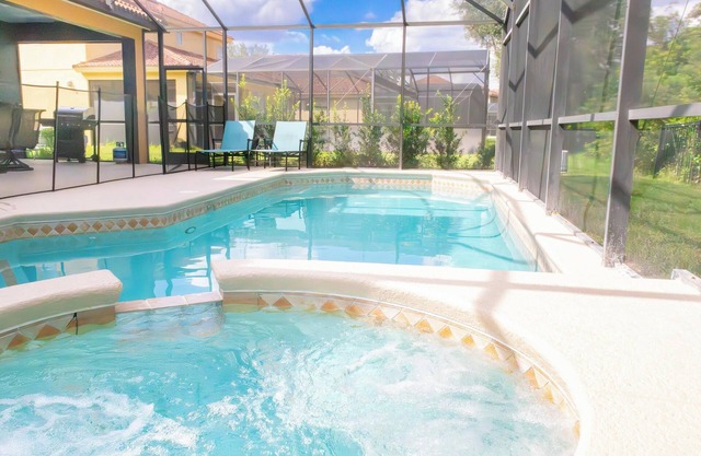Awesome Movie Themed 6 Bedroom Villa, Private Pool/Spa in Gated Resort
