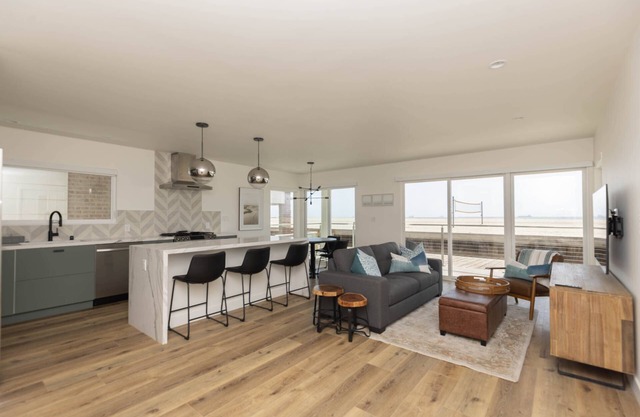 Modern Oceanfront Retreat with Expansive Ocean Views w/Parking Long Beach Peninsula/Belmont