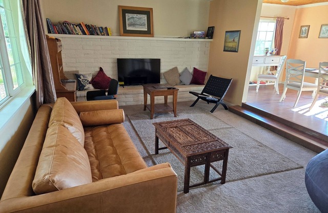 Awesome Three-bedroom Retreat on 1.25 acres in Coarsegold with Trails and Views