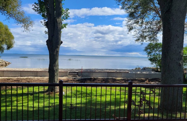 Awesome Waterfront Views, with all the comforts of home.