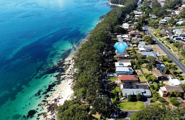 AXL Orion Beach Home: Beach front