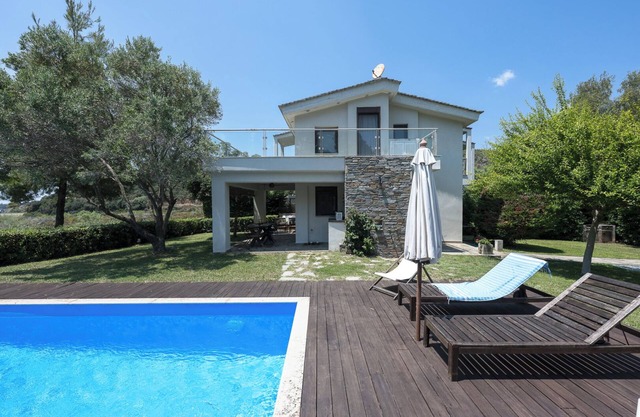 #Luxlikehome Aza Beachfront Villa