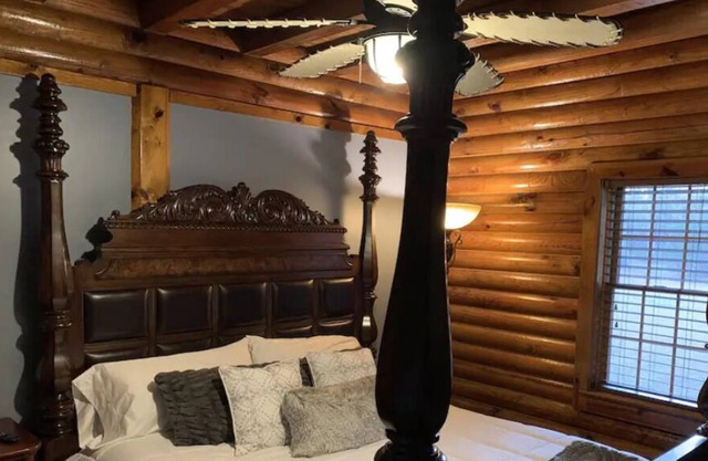 Azalea Room w/ Bedroom