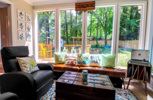 Azaleas Cottage 20 Minutes from High Point, NC, close to UNCG/Coliseum/Downtown
