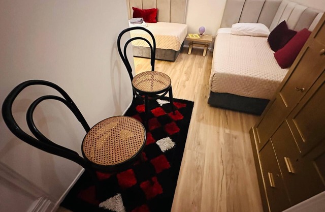 Azor International Hostel - Q5