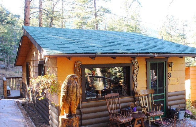 Aztec Inspired Cabin - Mountain Views, Trailside Retreat