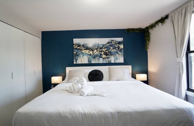 Azure Oasis - Convenient Comfort, Near Fort Moore