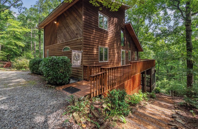 Secluded Mountain Retreat in Dahlonega- Perfect for Families & Pet-Friendly!
