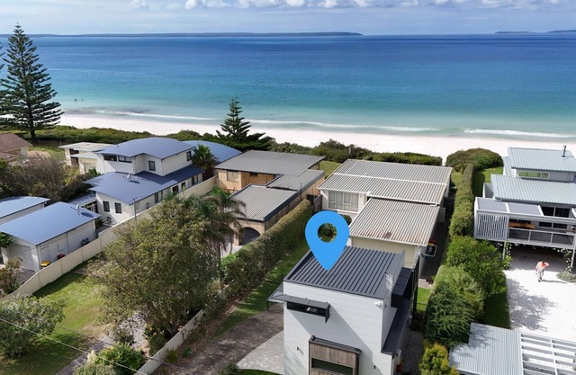 Azure Studio - Ocean Glimpses - 3 Mins Walk to Beach