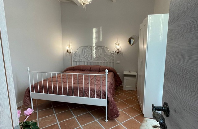 B&B LA CASA DEI SOGNI IDEAL FOR VISITING THE ROYAL PALACE OF CASERTA EXIT AUTOSTRAD