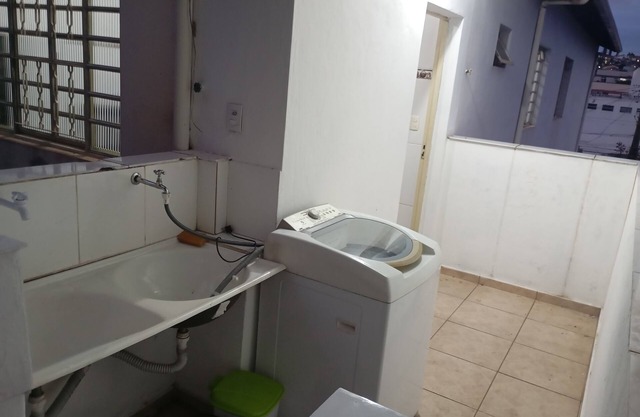Beautiful townhouse with 3 bedrooms, 2 of which are suites.