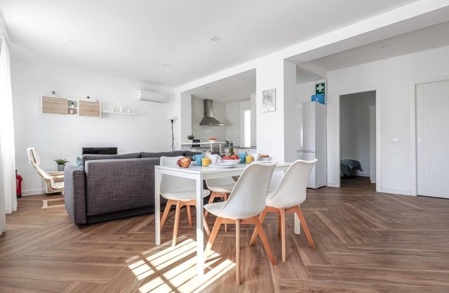 B-Appartement de haute qualité 3 chambres, 2 salles de bain piscine Algaba -Aral