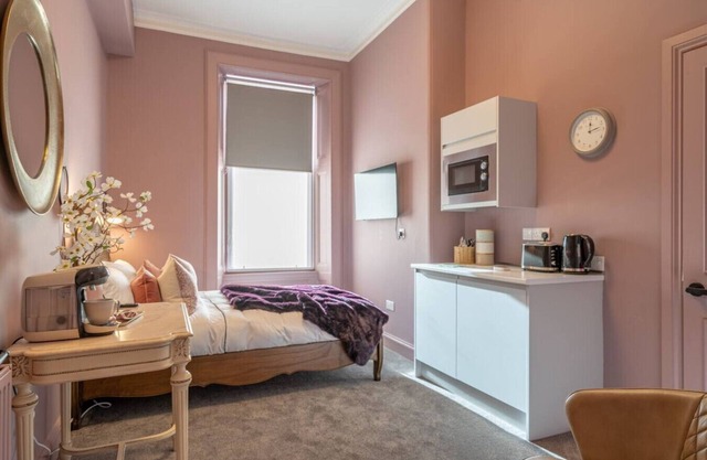B HOME STAY Blossom Lux Studio, Glasgow/ Airport