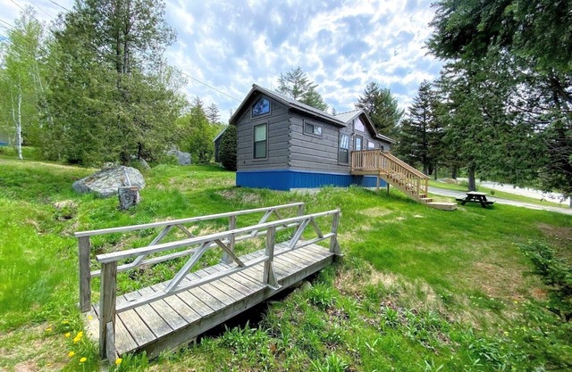 B3 Awesome "Tiny Home" A/C, Mountain Views, Minutes to Skiing, Hiking, Attractions, Dog Friendly!
